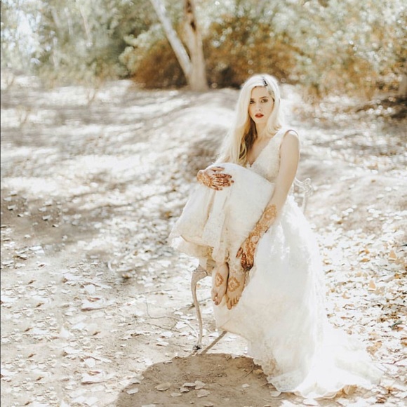 Meet your Posher, Jillian - Picture 2 of 3